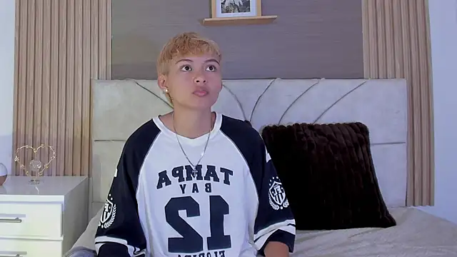 tefi meow  online show from April 11, 1:15 pm