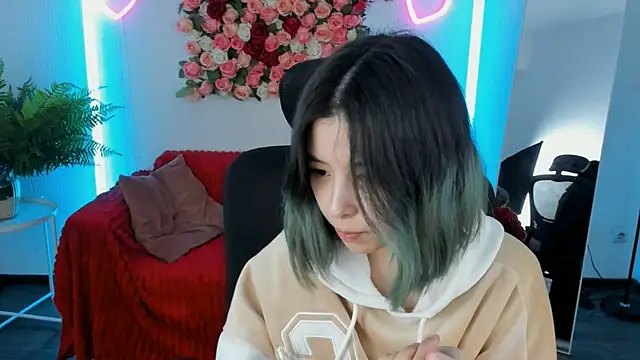 SirenMystiq online show from May 5, 7:17 pm