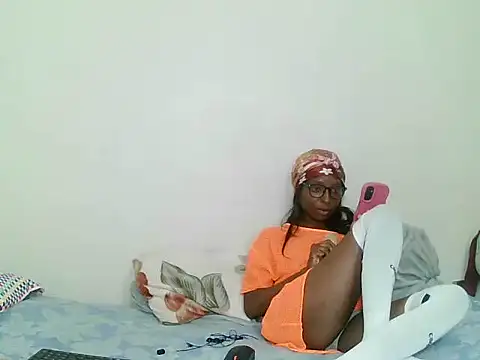 PKELLY7 online show from December 13, 7:53 pm