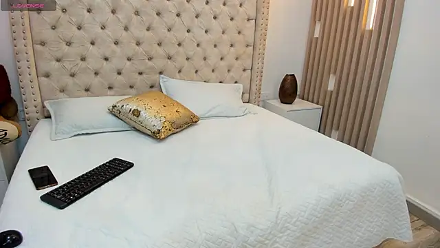 Lunara Vall online show from April 13, 7:36 pm