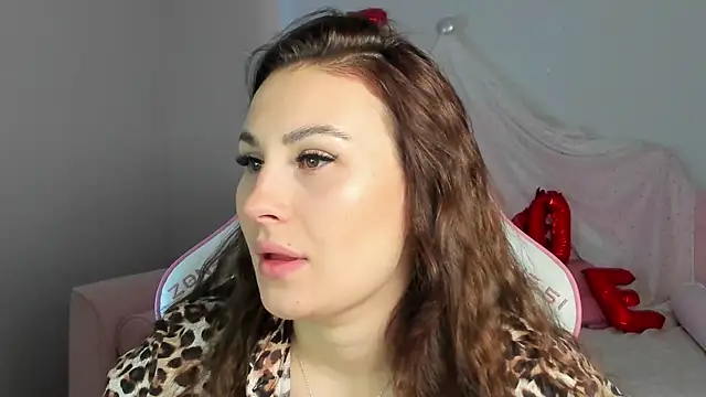 NoraFoxes online show from February 18, 5:39 am