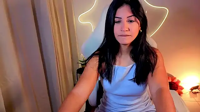 chloebum  online show from January 17, 11:18 am