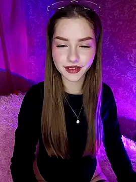 BitterPeach online show from February 8, 8:34 pm