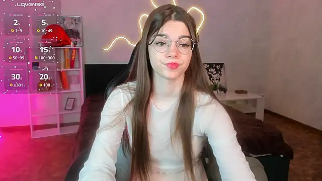 miss  evelyne online show from February 19, 1:27 am