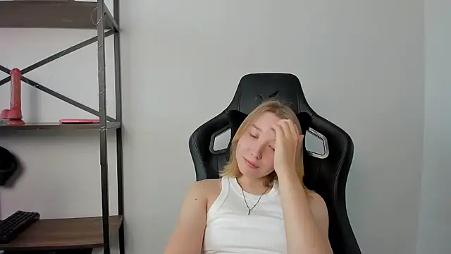 Agatha Mayson online show from January 9, 7:35 am