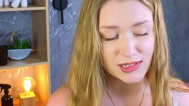 BreeDonelan online show from December 15, 3:34 am