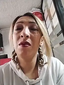 DanaMontana online show from April 11, 1:26 pm