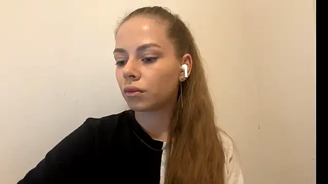 GinnyVanlaere online show from December 19, 2:27 am