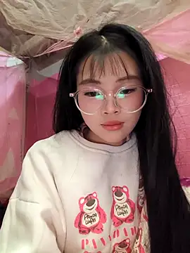 Quieny-x online show from December 14, 1:50 pm