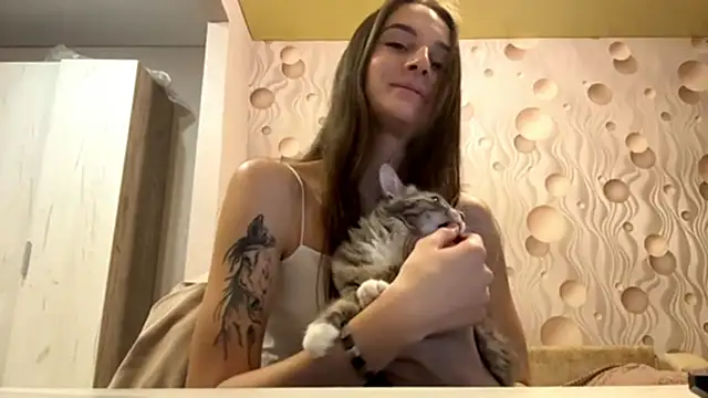 YolondaLillie online show from December 14, 10:43 am