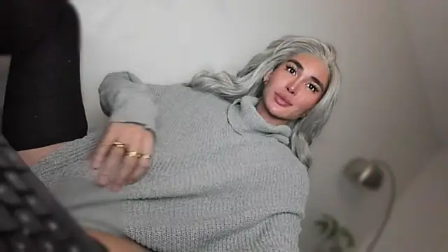 MissTransUSA online show from April 8, 9:50 pm