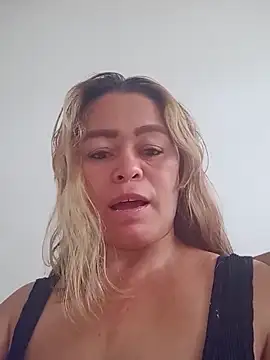 Tinkerbell0920 online show from April 11, 1:37 pm