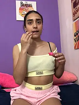 Max MyMelody online show from February 13, 10:00 pm