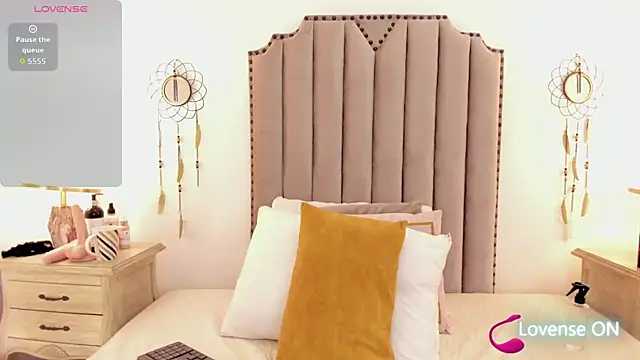 amber  ferrera online show from April 11, 7:45 am