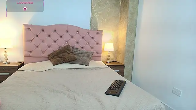 zoe bermudez online show from February 7, 3:32 am