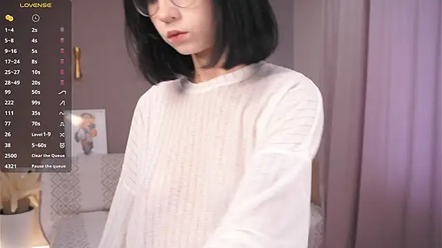 DeliaLoma online show from April 9, 6:30 am