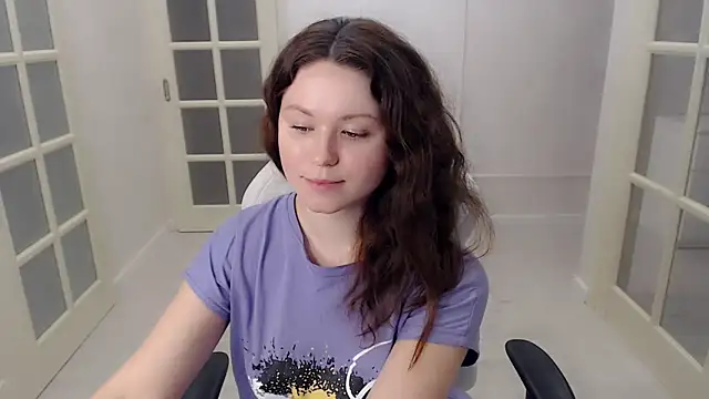 LondonMiley online show from December 20, 7:51 pm