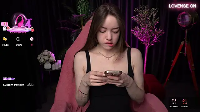 Velouraa online show from February 17, 11:15 pm