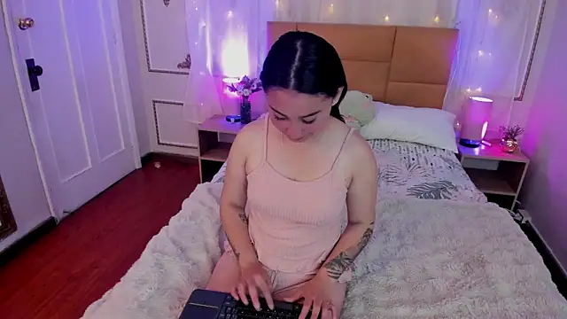 SlowDesire online show from January 19, 11:50 am