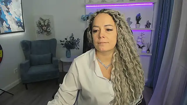 SamanthaReider online show from January 10, 6:01 pm