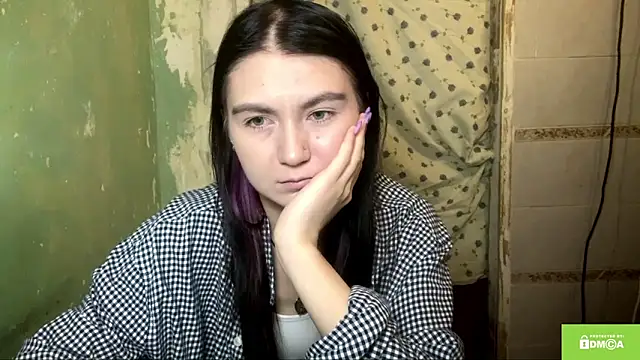 EstherKiester online show from January 9, 9:30 pm