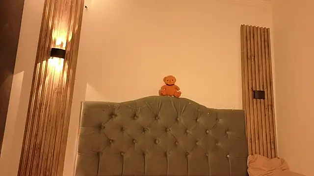 cute emmma online show from April 15, 11:11 am