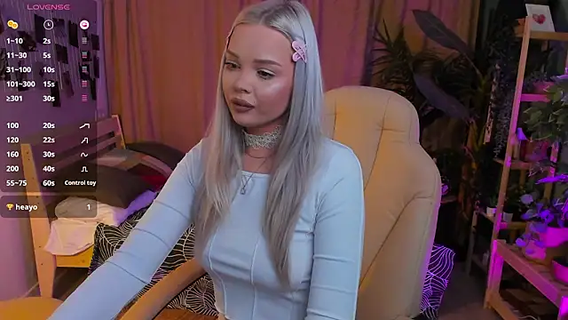 Leslie Caronn online show from March 15, 2:08 pm