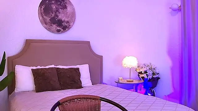 EmeraldGlow online show from February 18, 3:00 pm