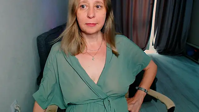MiLenaMilf online show from May 28, 7:50 am