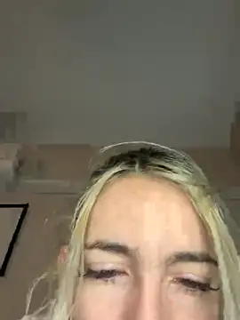 BarbieBlondieGirl online show from December 22, 11:30 pm