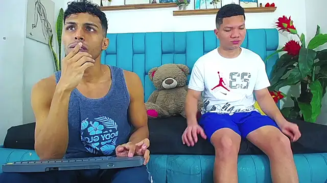 Interracial Snow Bunny online show from May 29, 9:02 pm