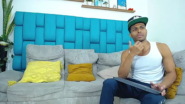 Interracial Snow Bunny online show from March 31, 9:15 pm