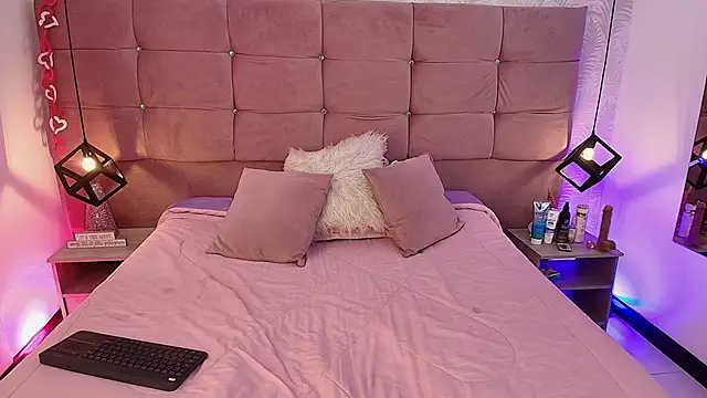 Angela Pintofg online show from January 7, 8:12 pm