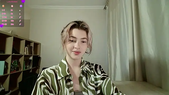 Dia DeAmas online show from April 2, 3:20 pm