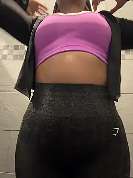 AnahiSkye online show from March 31, 8:20 pm