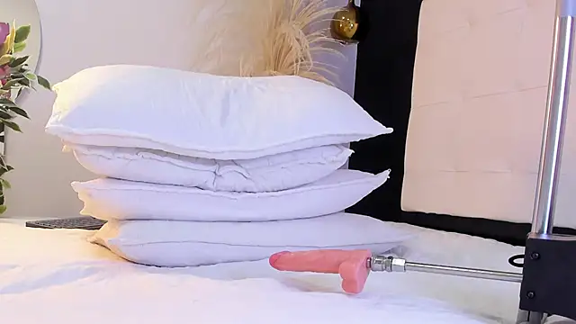 justMolly  online show from March 26, 5:42 am