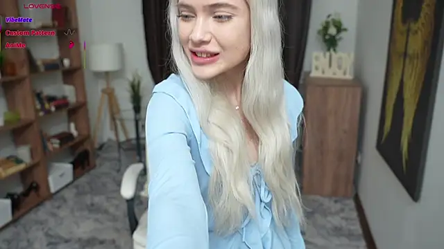 KristalCrowner online show from March 26, 7:37 pm