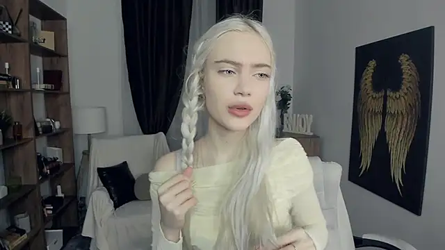 KristalCrowner online show from February 25, 7:34 pm