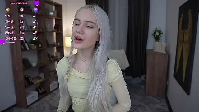 KristalCrowner online show from March 12, 7:16 pm