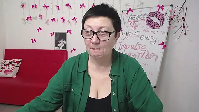 EmilyL0ve online show from March 16, 6:23 pm