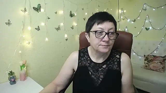 EmilyL0ve online show from March 26, 6:15 am