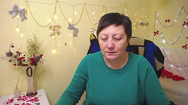 EmilyL0ve online show from January 17, 6:04 pm