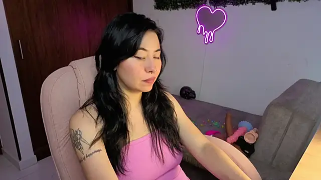 LolaOpalX online show from April 19, 4:40 pm