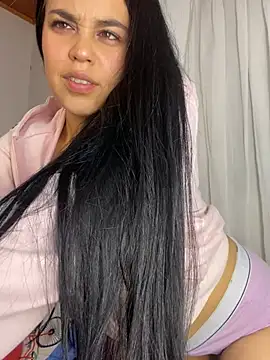 sophyy white online show from July 3, 6:08 am