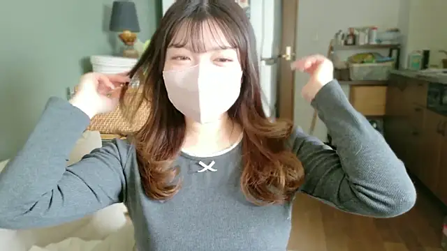   Yui  online show from February 27, 2:00 am