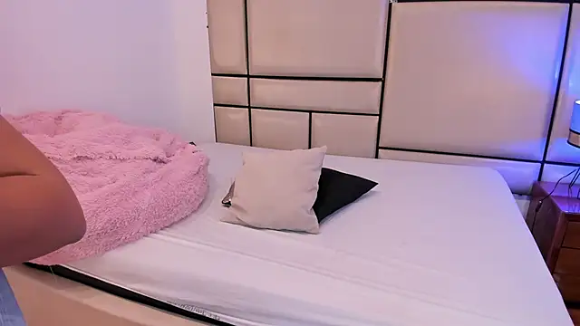 alejandra loppez online show from February 23, 7:35 pm