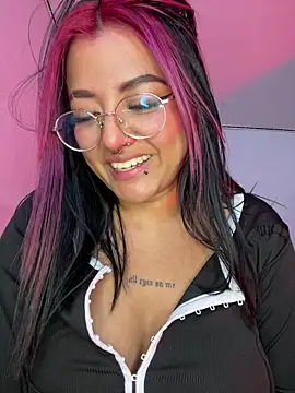 queen of you heart online show from February 6, 2:15 am