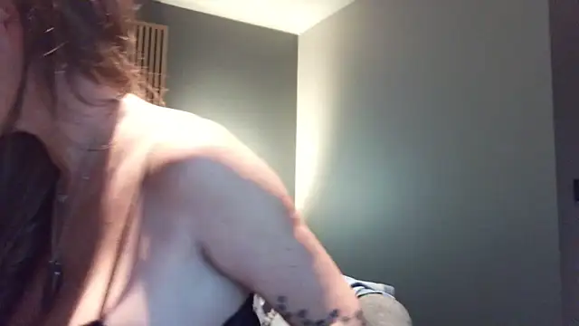 ScottishIvy online show from May 27, 5:48 am