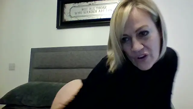 Milfshake227 online show from April 5, 7:35 pm