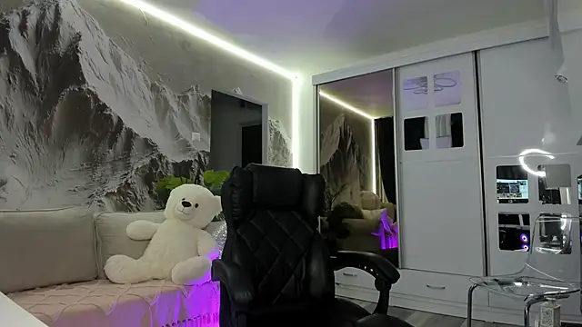 Ivy Bellee online show from February 4, 5:32 am